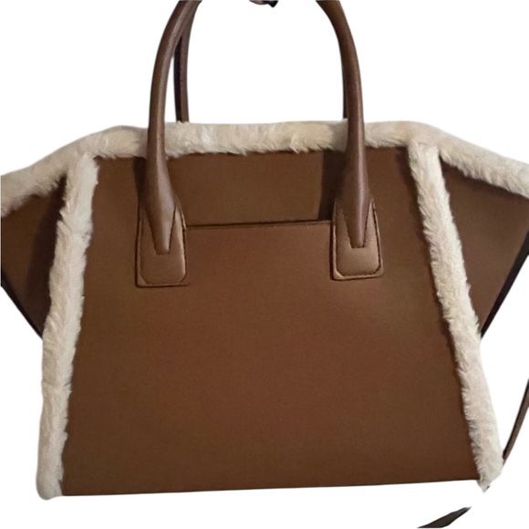 Michael Kors NWOT shoulder bag crossbody Satchal perfect for the winter - Picture 5 of 17